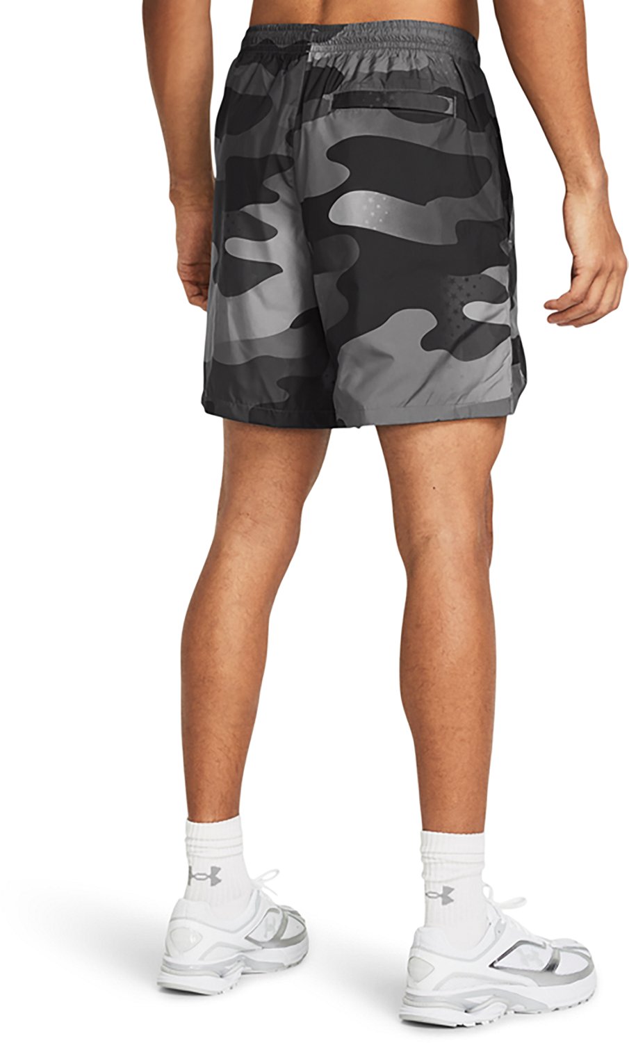 Under Armour Men's Freedom 7 in Volley Shorts - view number 3