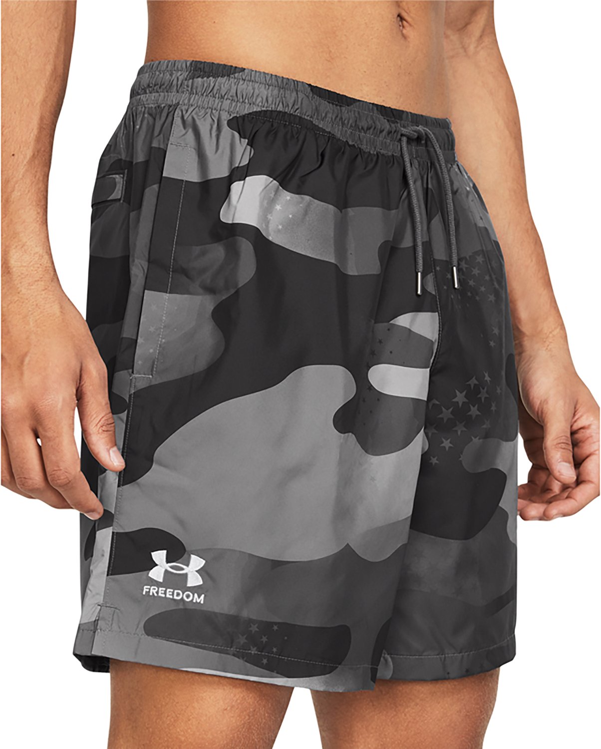 Under Armour Men's Freedom 7 in Volley Shorts - view number 4