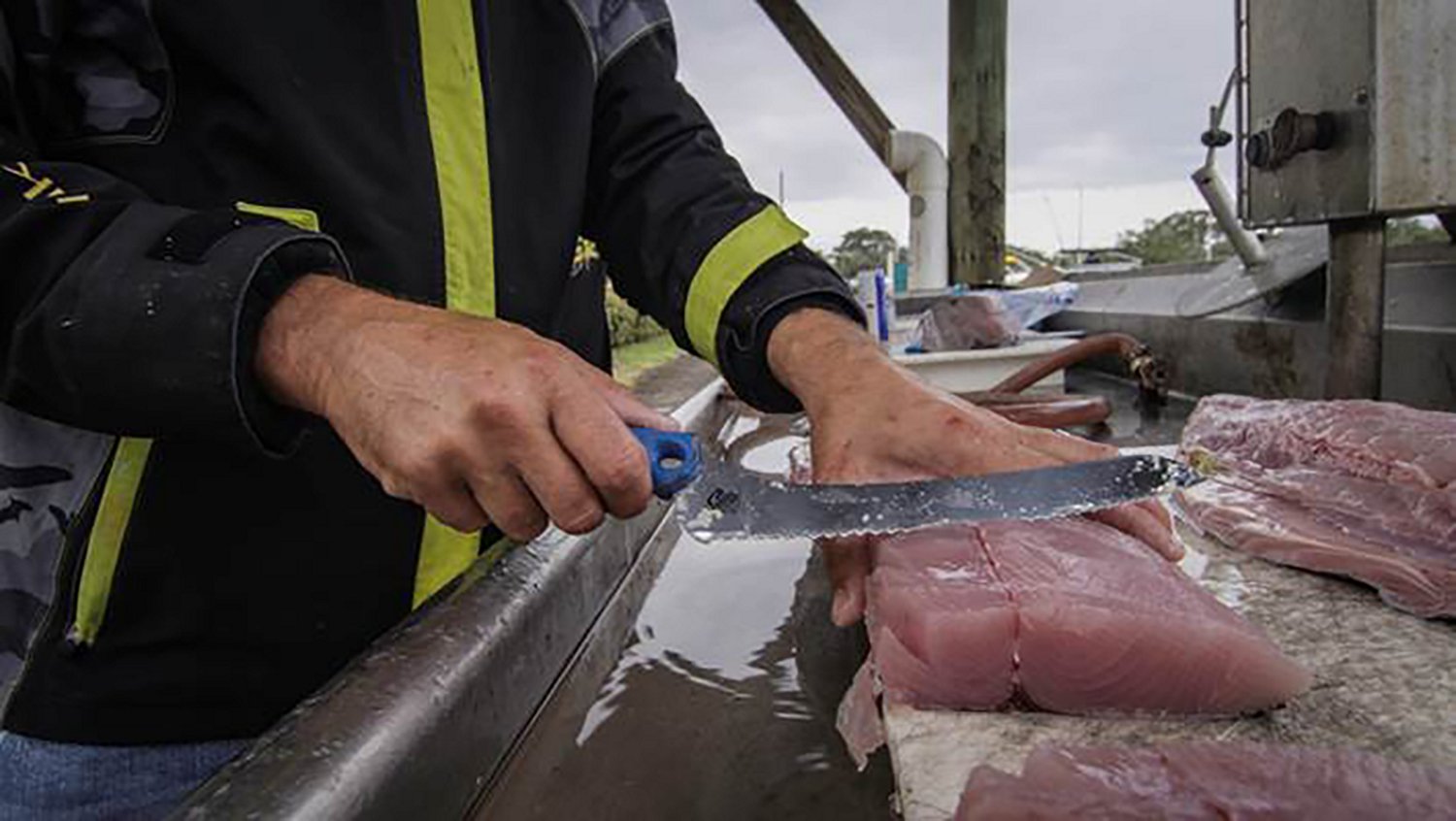 Cuda 9 in TI-Bonded Offset Serrated Knife - view number 6