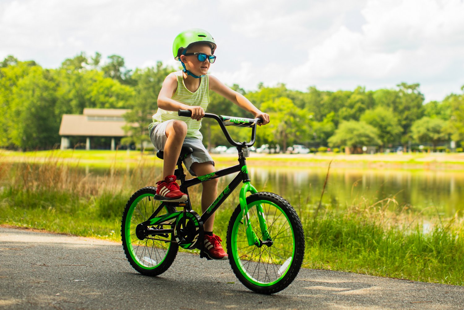 Ozone 500 Boys 20 in Blaze Bike Black Red