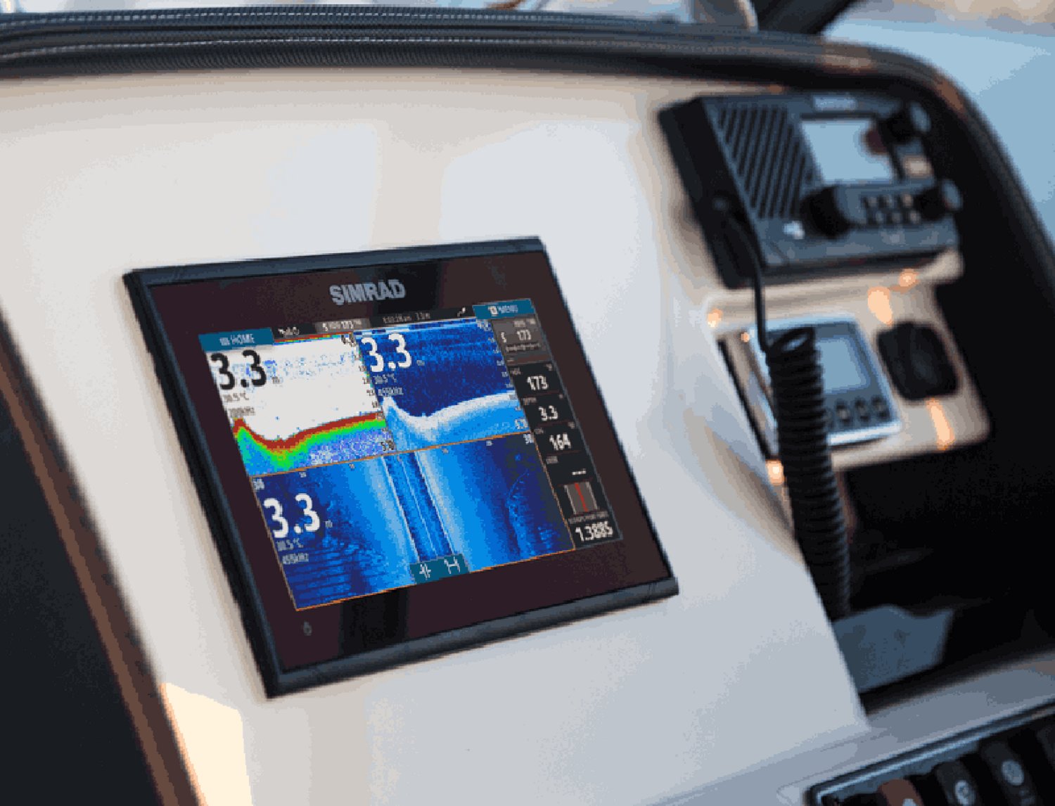 Simrad GO9 XSE GPS with 83/200 Transducer, Halo20 Radar and C-Map Discover Chart                                                 - view number 6