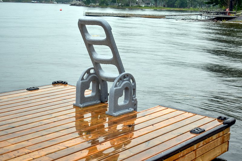 Dock Edge Flip Up Stand Off LLDPE 4-Step Ladder                                                                                  - view number 2