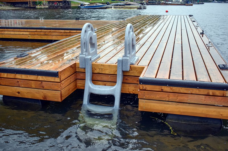 Dock Edge Flip Up Stand Off LLDPE 4-Step Ladder                                                                                  - view number 4