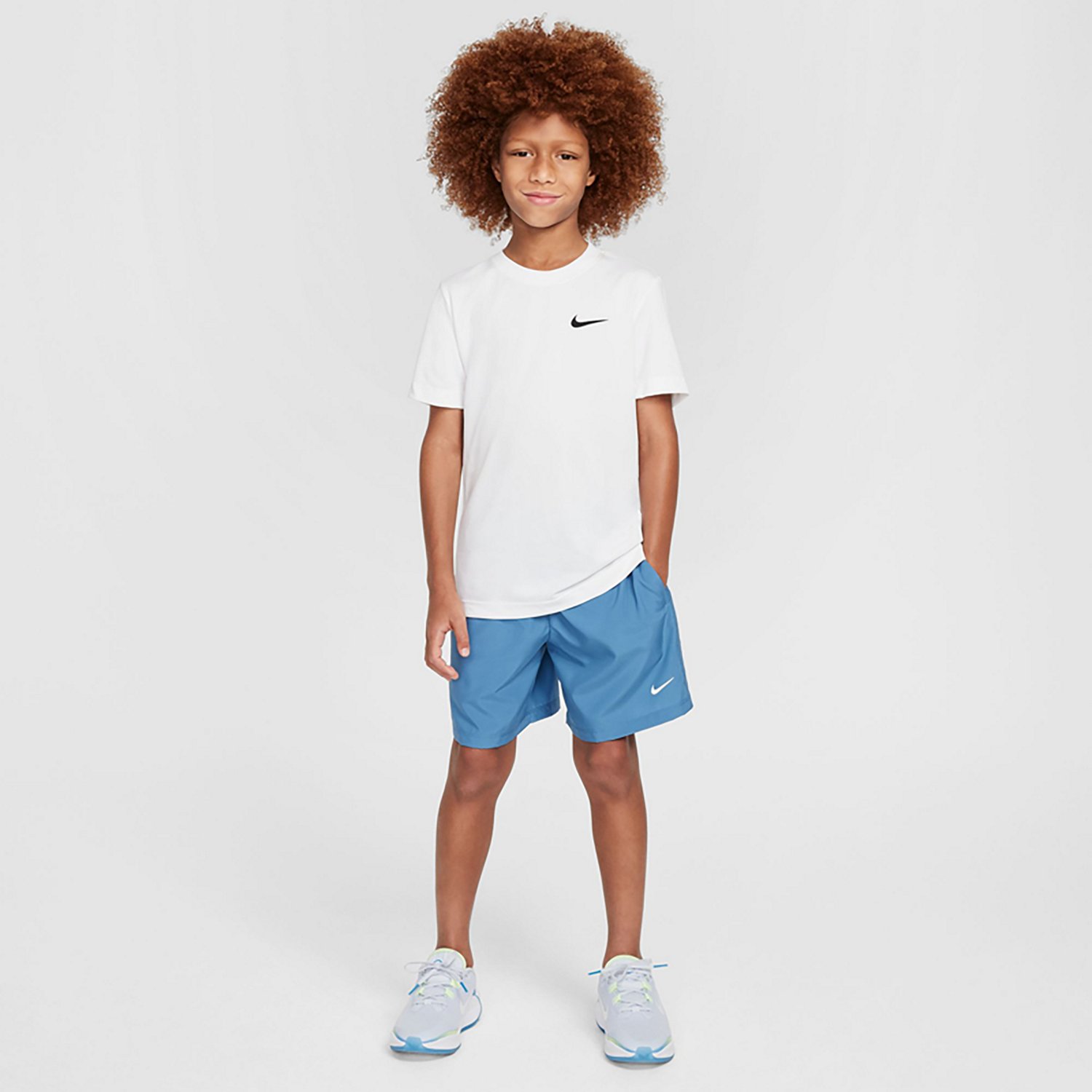 Nike Boys Dri FIT Multi Woven Shorts 6 in Academy