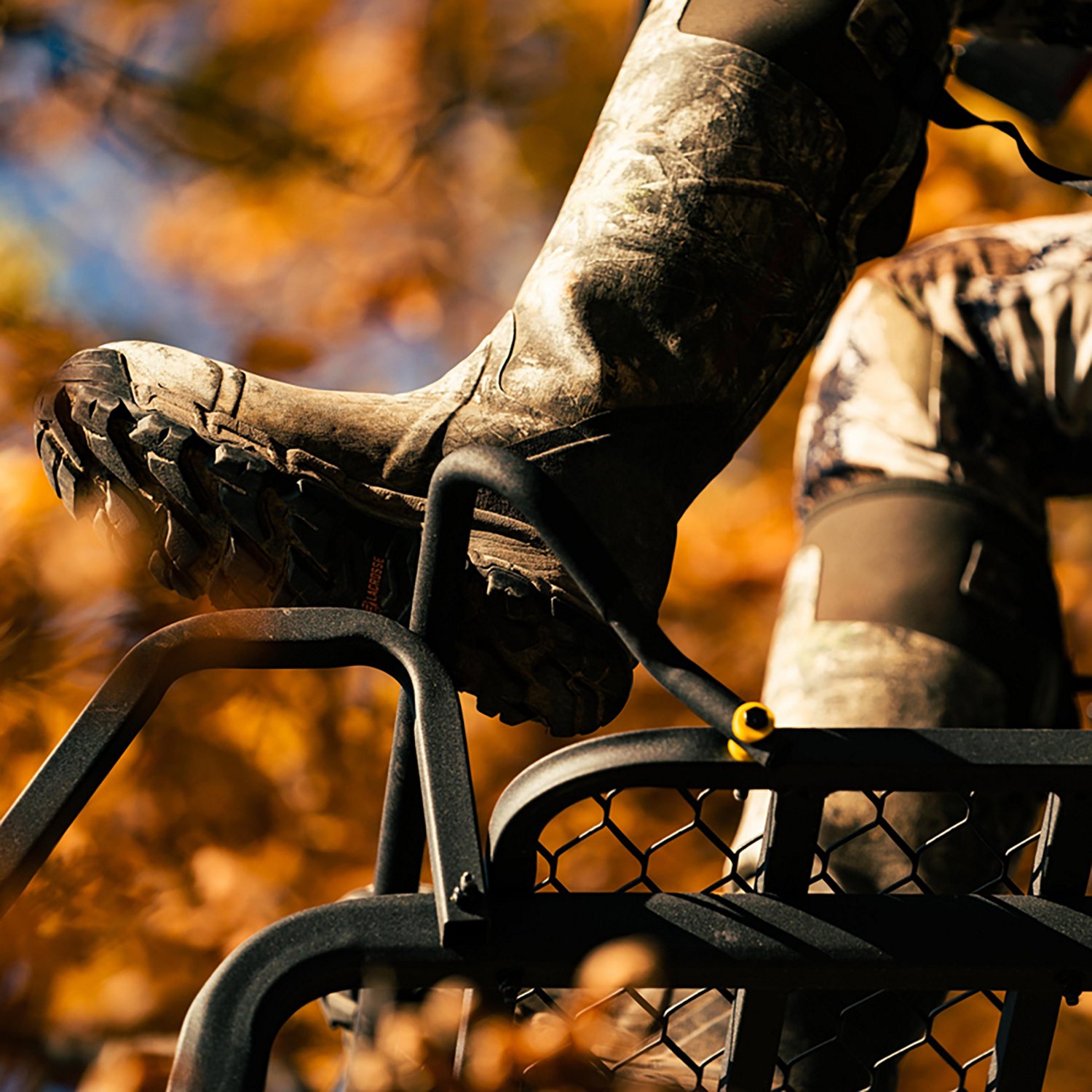 Rivers Edge Lockdown Wide Ladder Tree Stand                                                                                      - view number 4