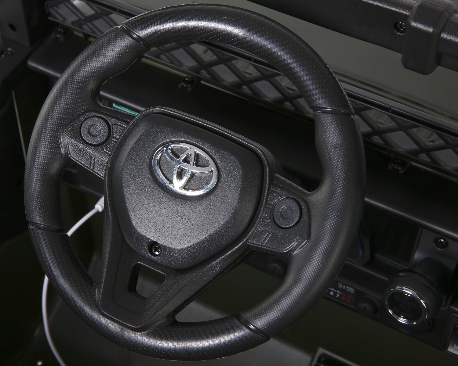 Dynacraft Kids' 12V Toyota FJ Ride On - view number 3