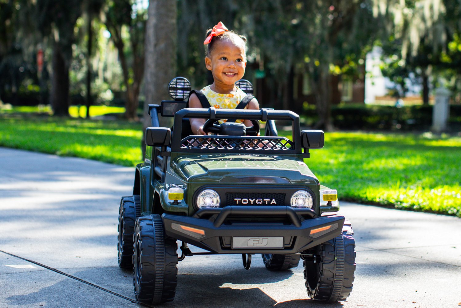 Dynacraft Kids' 12V Toyota FJ Ride On - view number 5