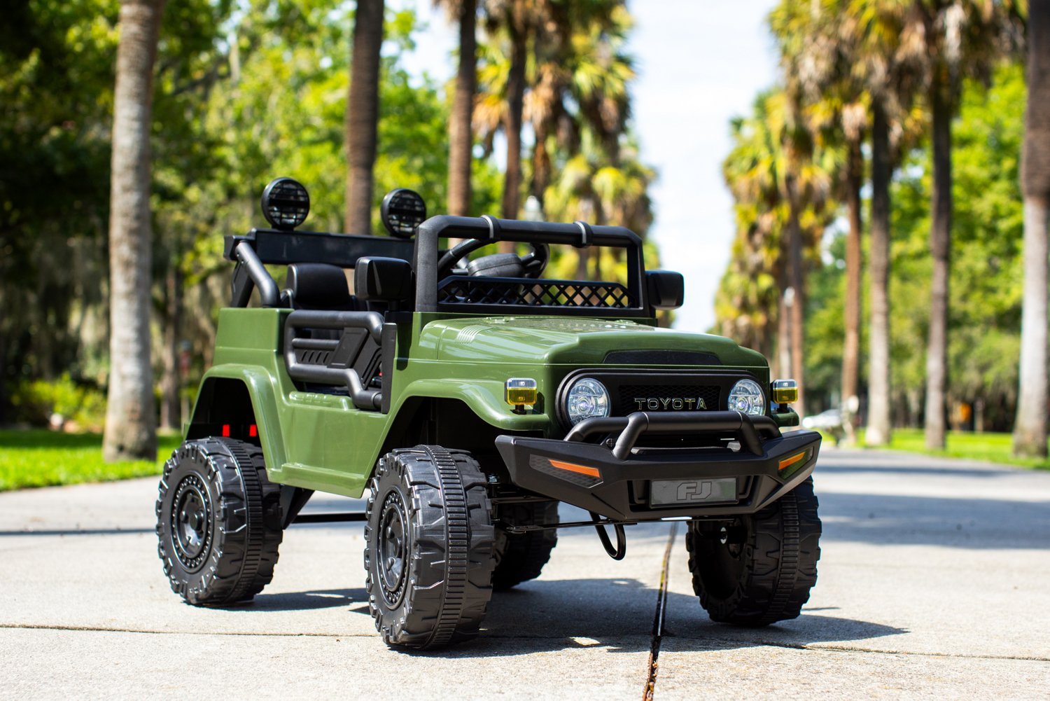 Dynacraft Kids' 12V Toyota FJ Ride On - view number 6