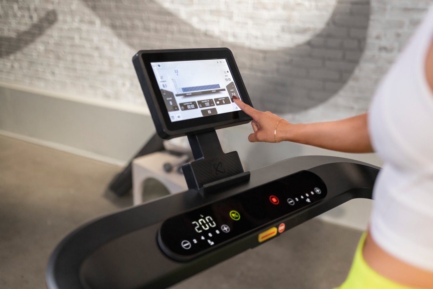 CENTR Runr-S Treadmill with Screen - view number 7