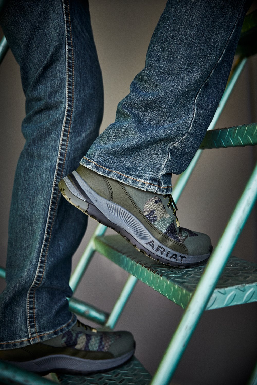 Ariat Men's Outpace CT Work Shoes - view number 7