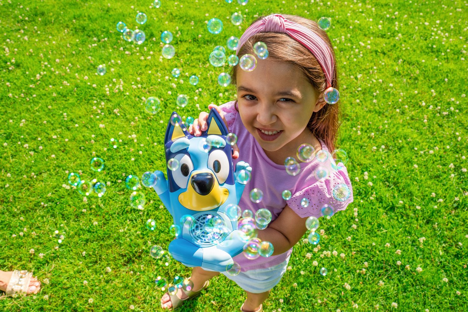 Fubbles Kids' Bluey Musical Bubble Machine                                                                                       - view number 3