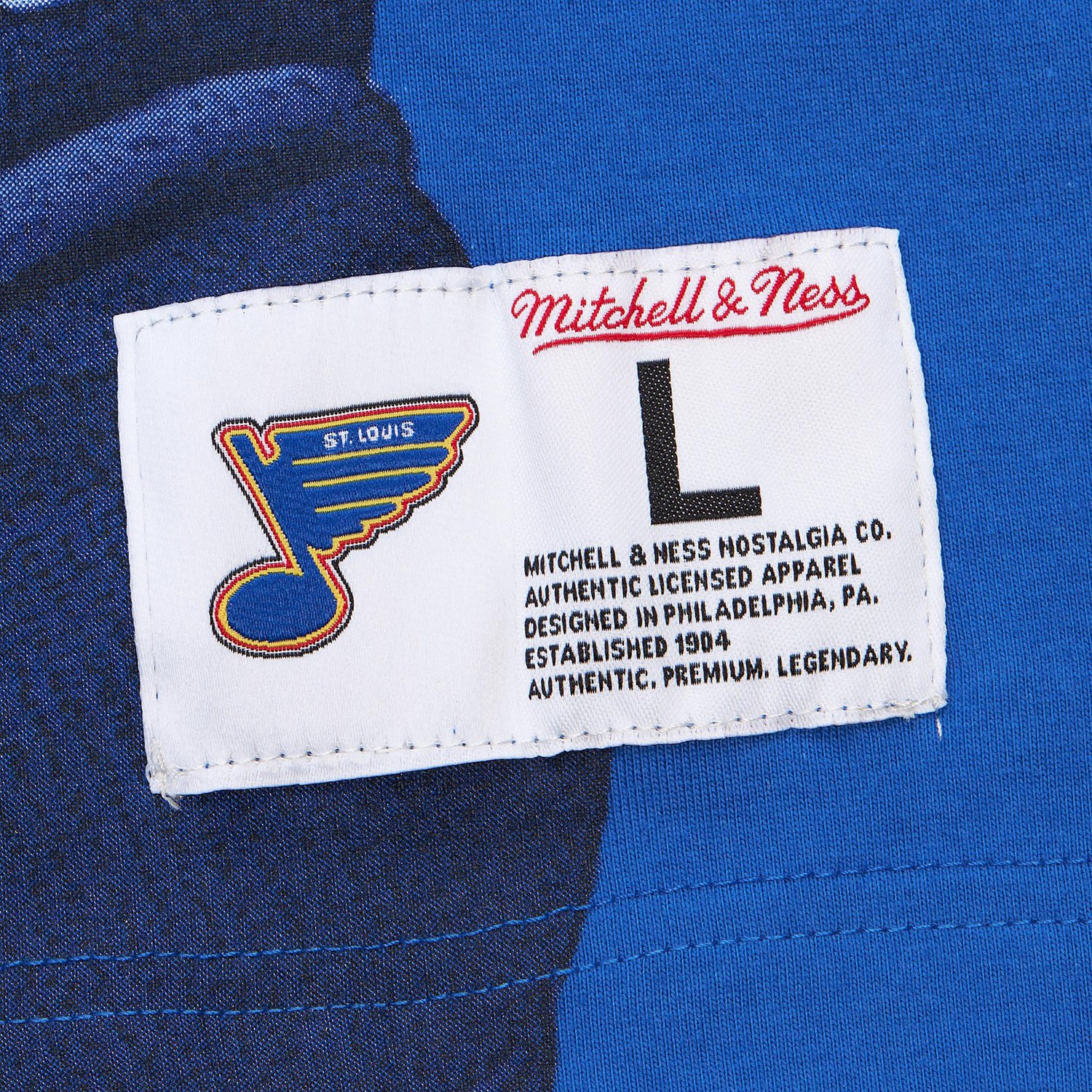 Mitchell & Ness Men's St. Louis Blues Brett Hull Ultimate Player T-shirt - view number 6