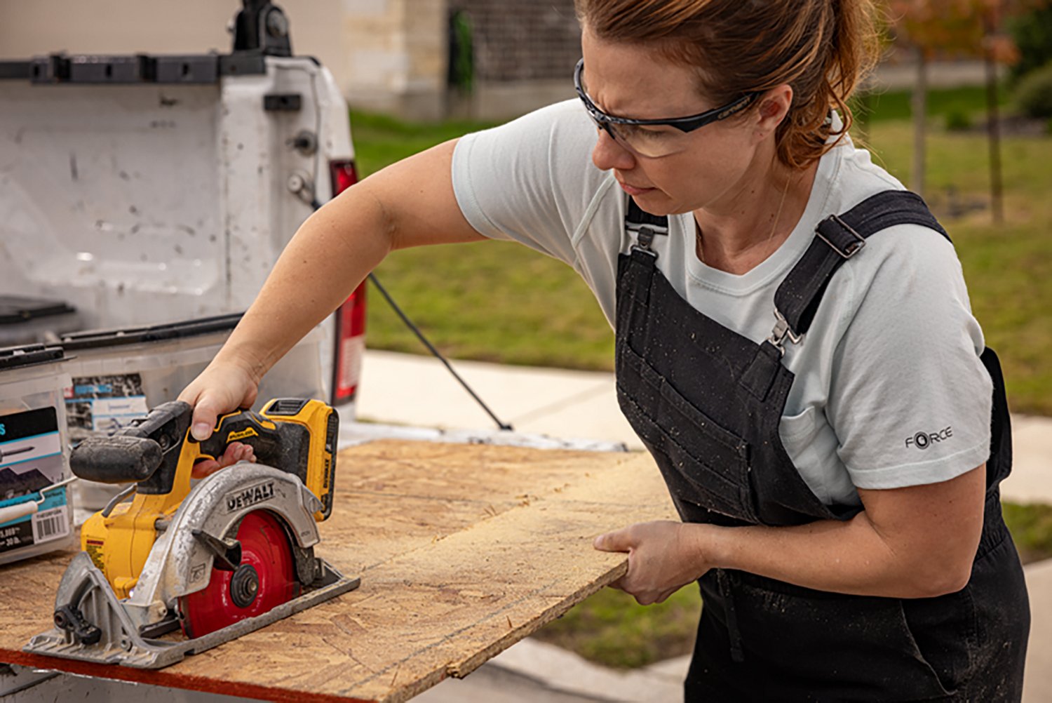 Carhartt Women's Force Ripstop Bib Overall - view number 7