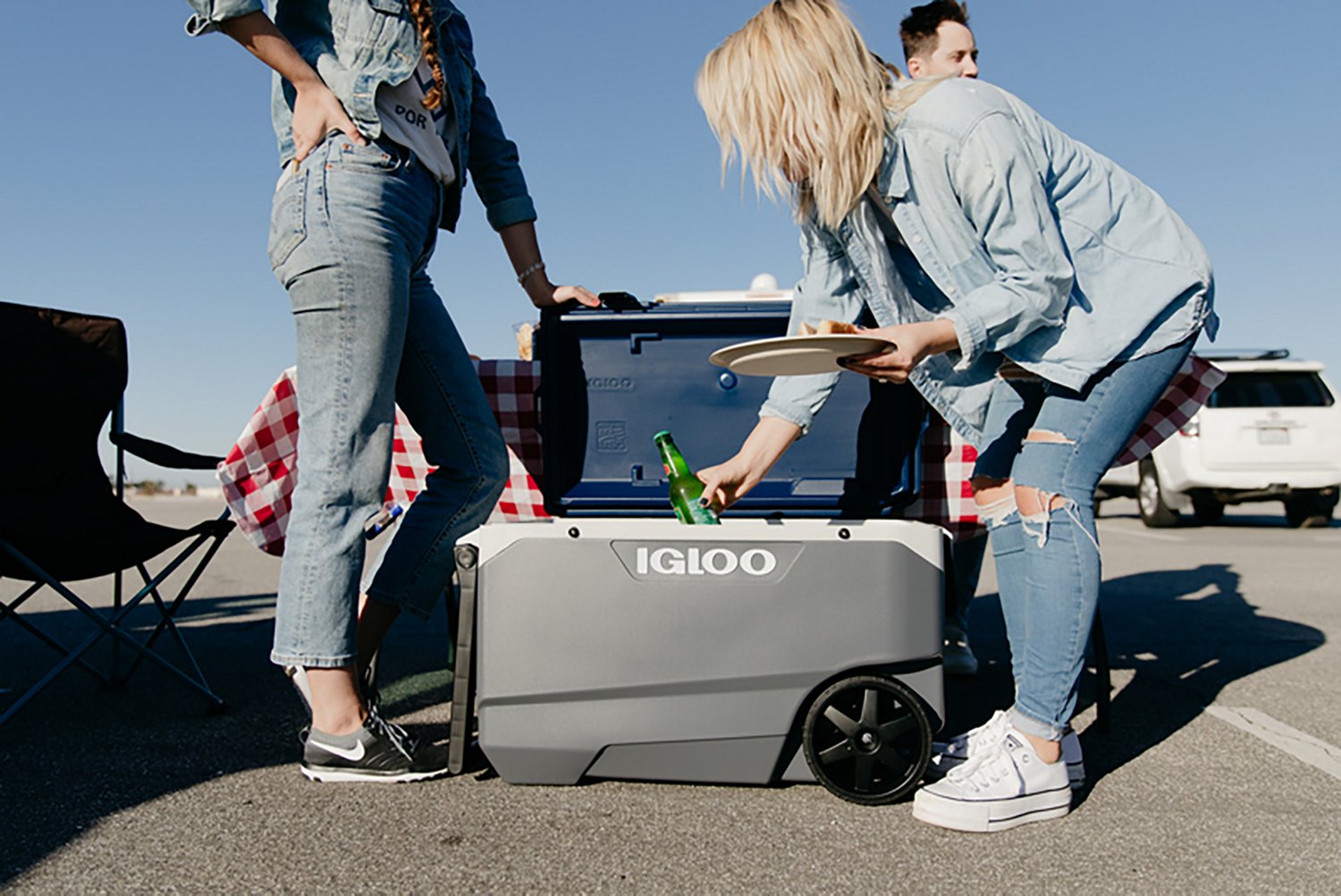 Igloo Latitude 90 qt MaxCold Roller Cooler - view number 8