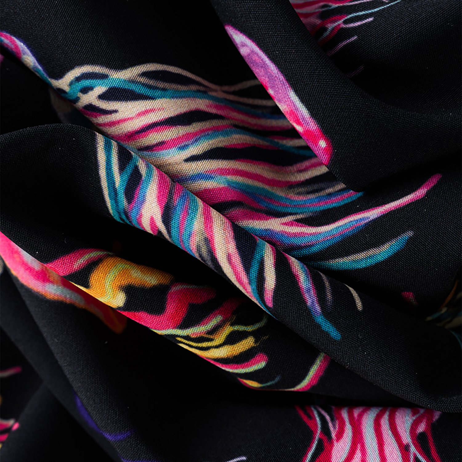 Chubbies Men's The Don't Be Jellies 5.5" Classic Swim Trunk - view number 3