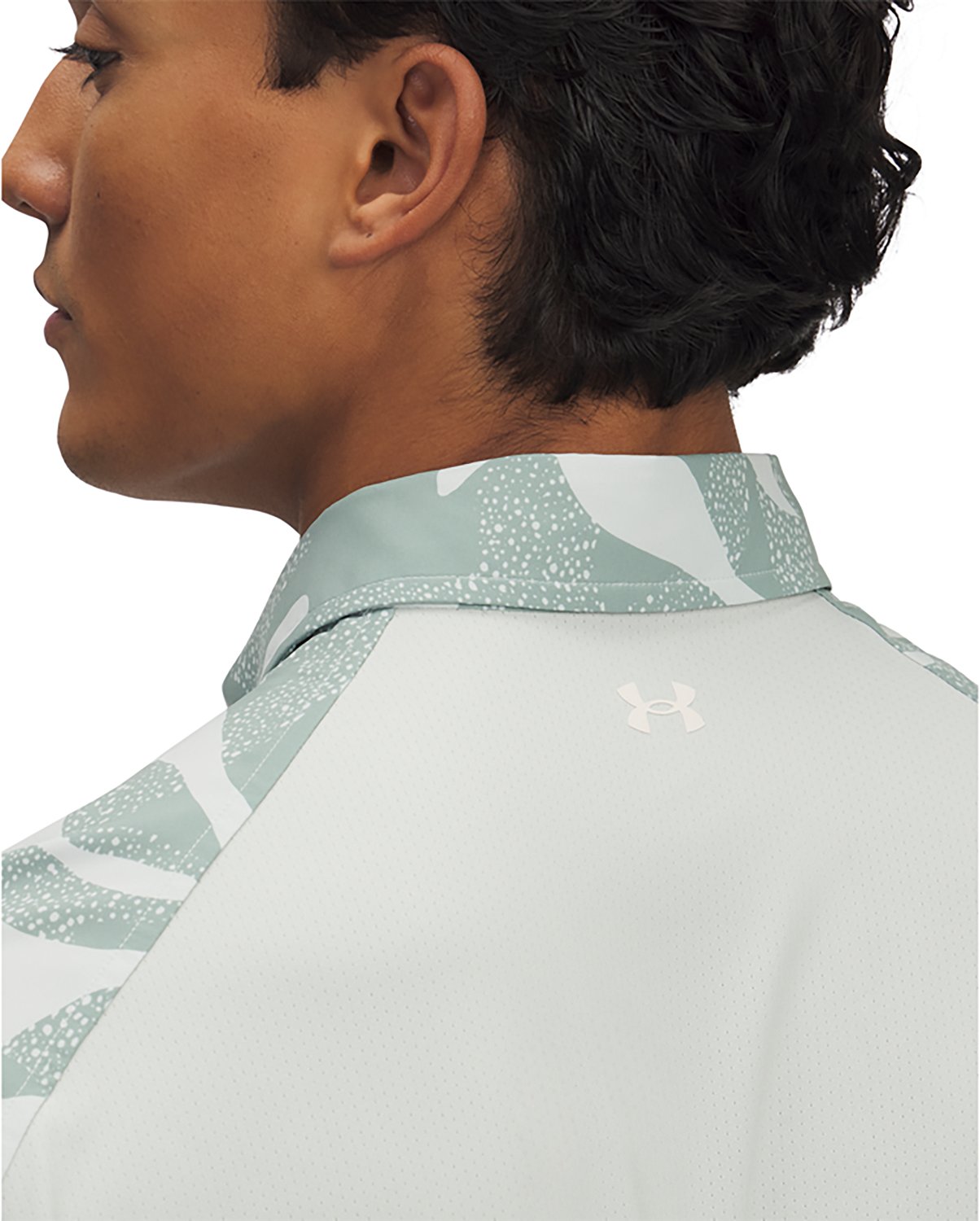 Under Armour Men's Shorebreak Fish Hybrid Printed Woven Shirt - view number 3