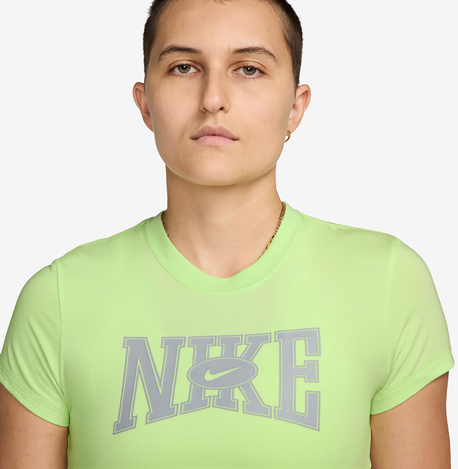 【Nike】★Tシャツ★ Women's Cropped Graphic T-Shirt Nike Street graphic cropped t-shirt in black | ASOS