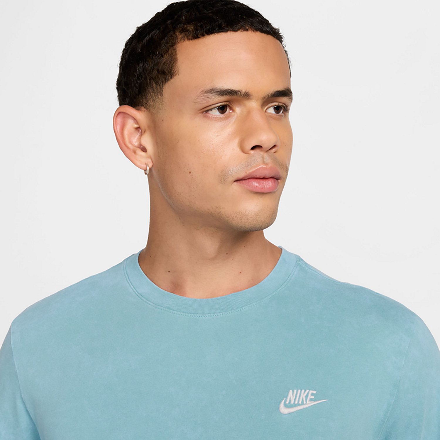 Nike Men's Sportswear Club Seasonal Wash T-shirt - view number 3