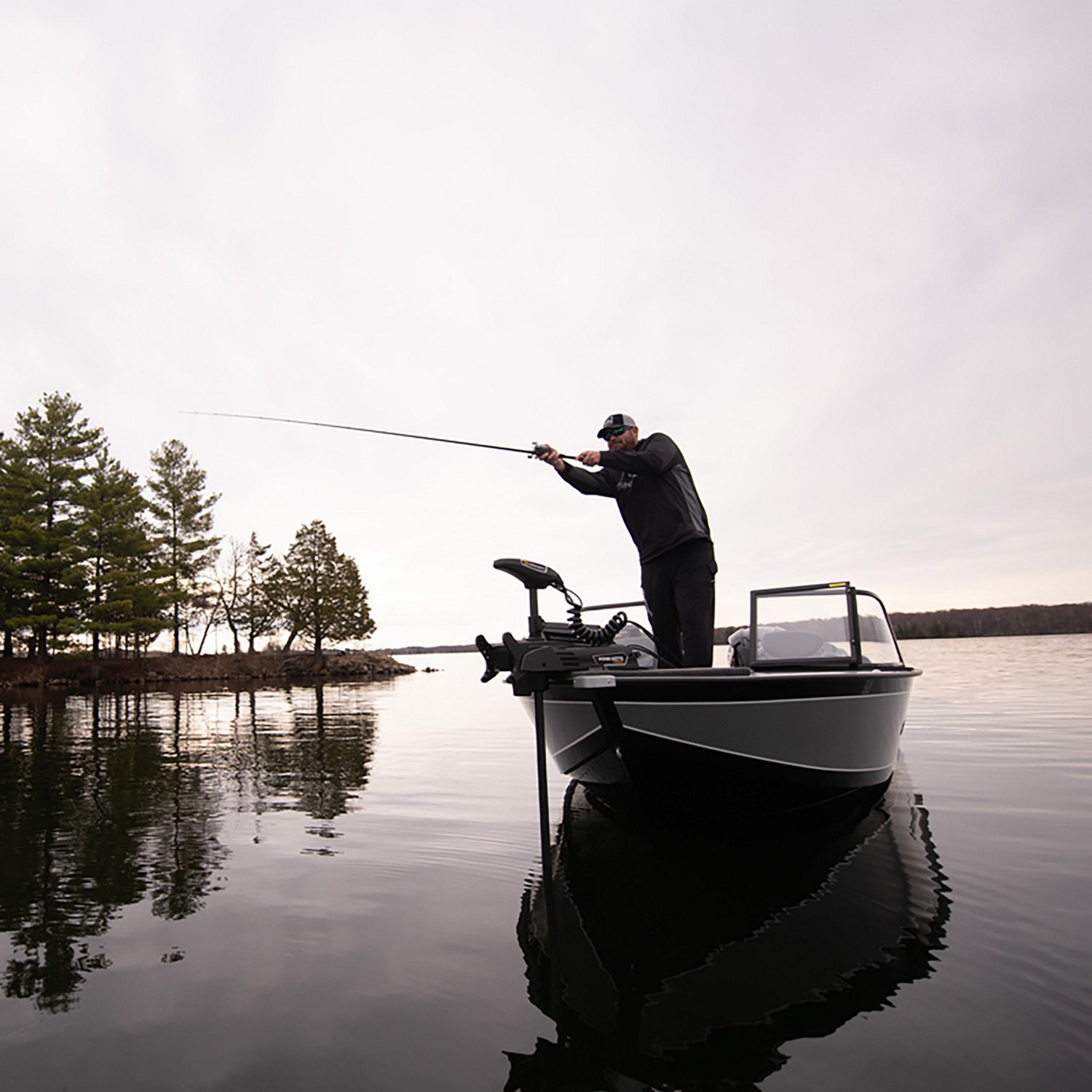 Minn Kota Terrova Dual Spectrum CHIRP Sonar Wireless Remote Freshwater Bow-Mount Trolling Motor