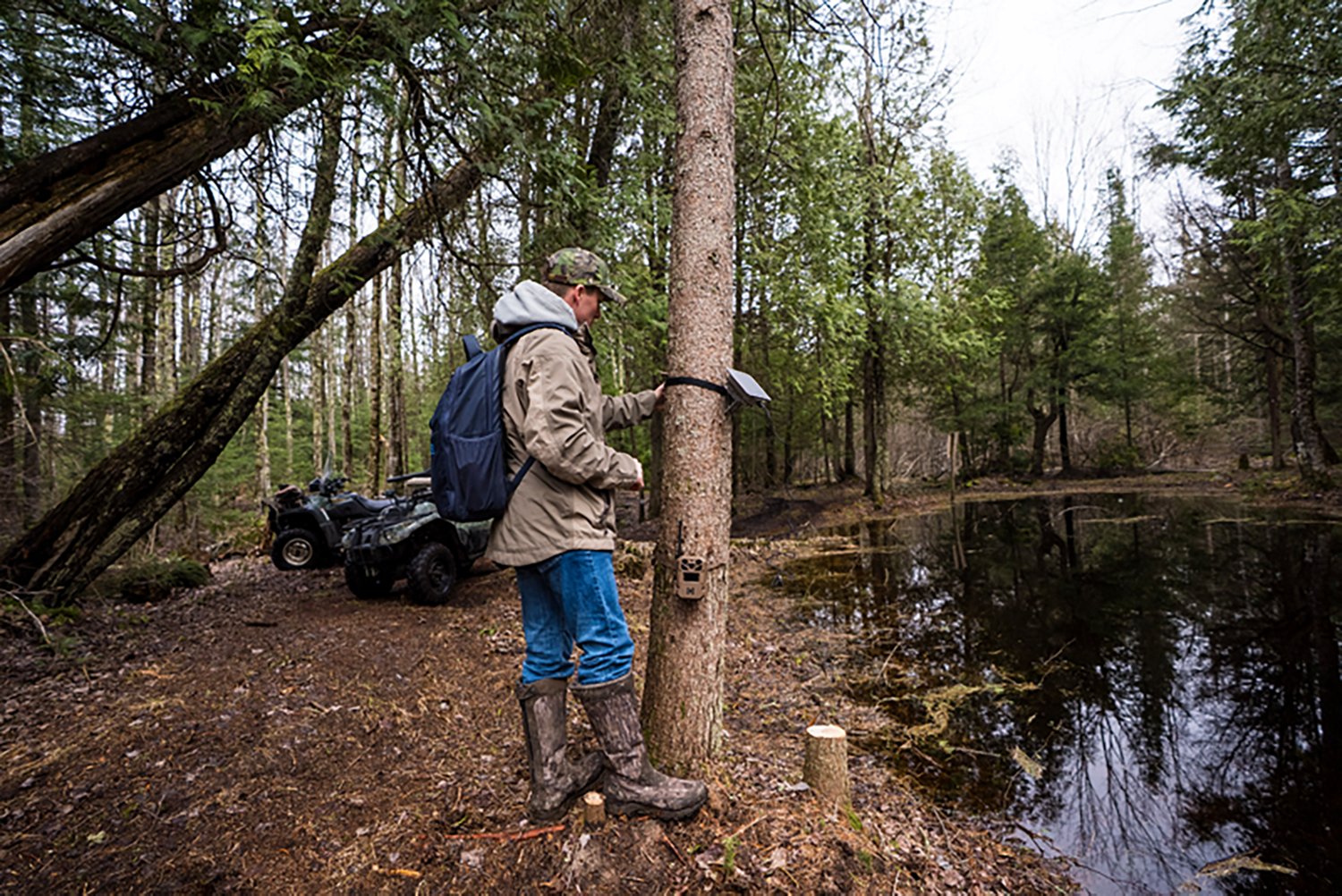 Moultrie Edge 3 Single 4.0 MP  with Solar Cellular Trail Camera