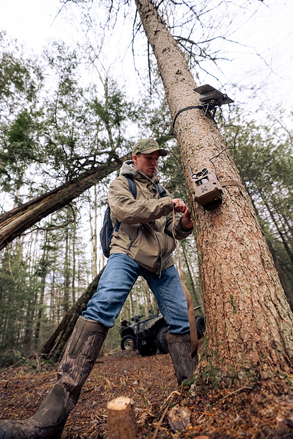 Moultrie Edge 3 Single 4.0 MP  with Solar Cellular Trail Camera