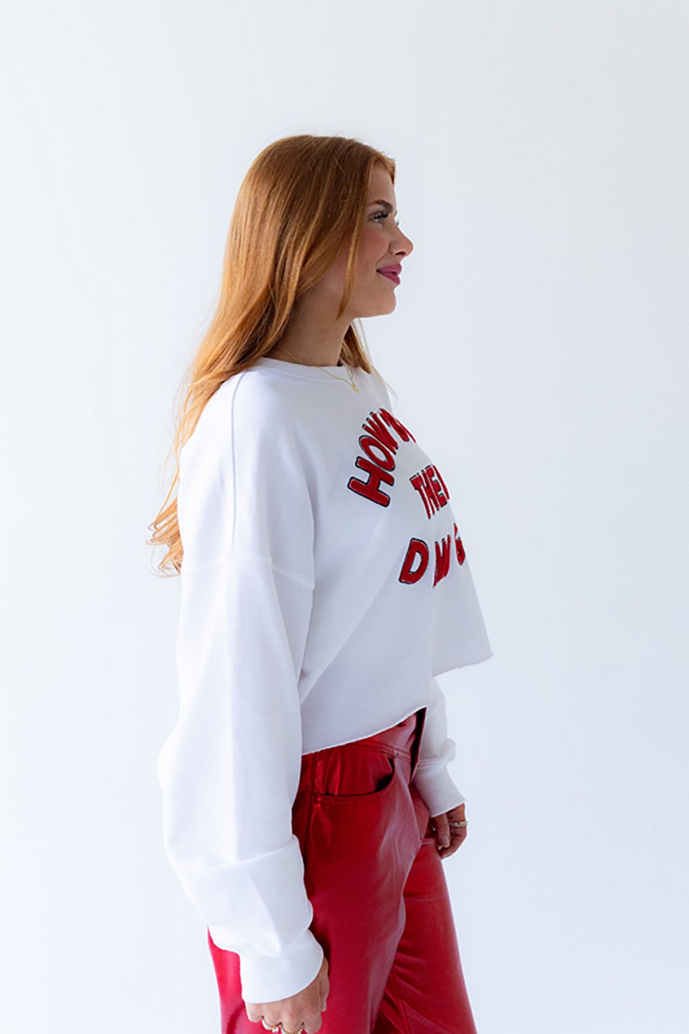 Gameday Social Women's University of Georgia Bulldogs Perkins Chenille Slogan Cropped Long Sleeve Crew T-shirt - view number 2