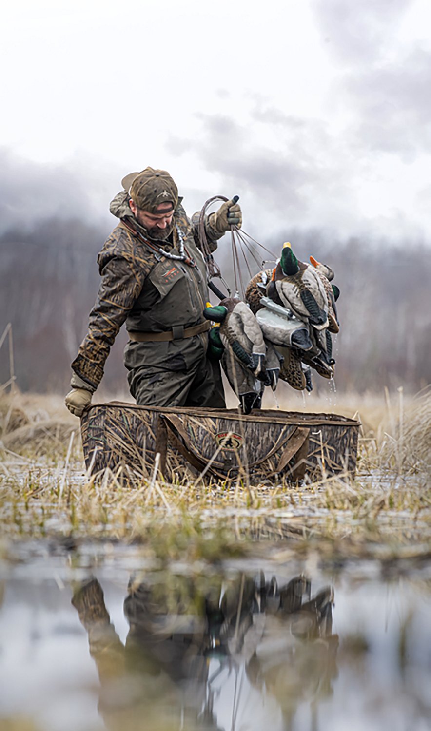 Rig'Em Right Outdoors 12-Slot Deluxe Duck Decoy Bag - view number 4