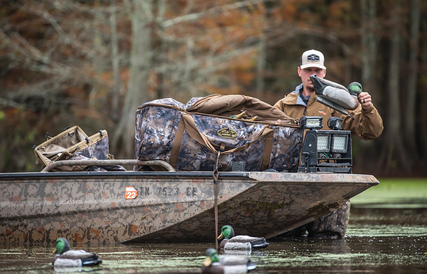 Rig'Em Right Outdoors 12-Slot Deluxe Duck Decoy Bag - view number 3