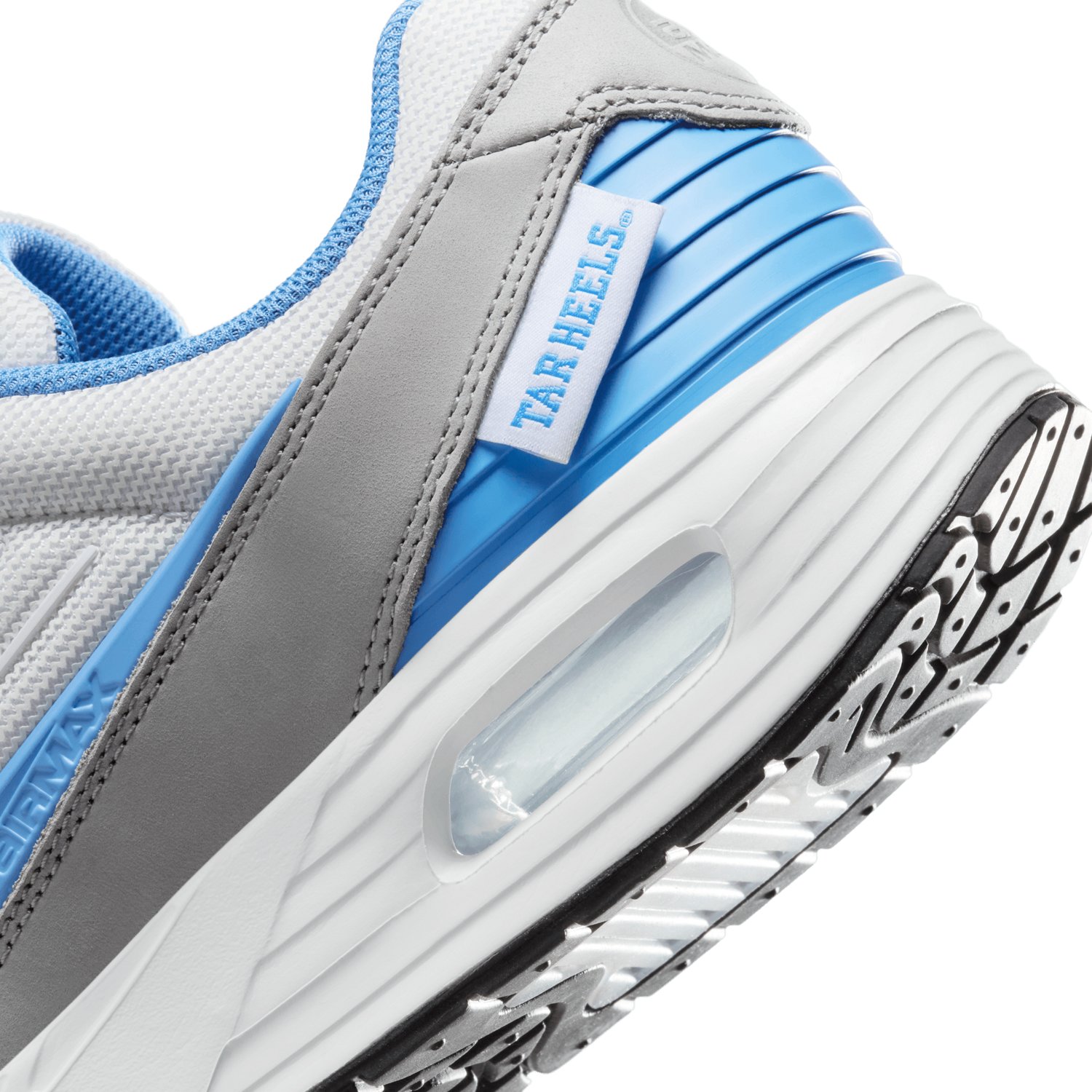 Nike Adults' North Carolina Tar Heels Air Max Verse - view number 8