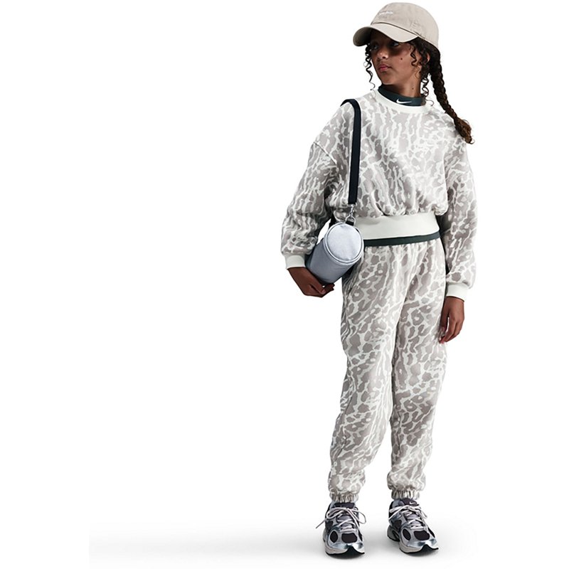 Nike Girls' Sportsw… - image