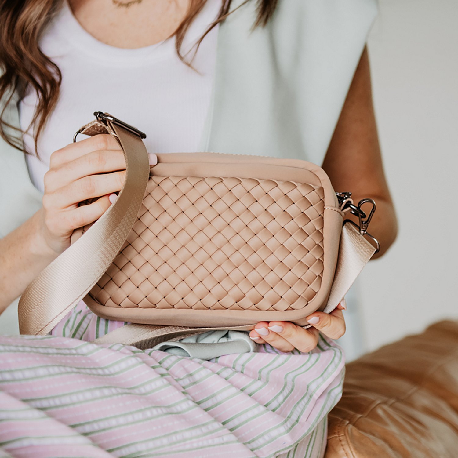 Katydid Women's Woven Crossbody Bag - view number 3