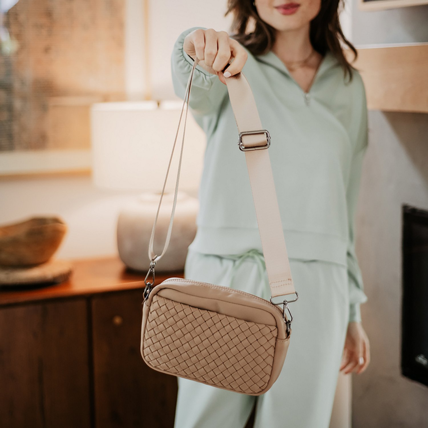 Katydid Women's Woven Crossbody Bag - view number 4