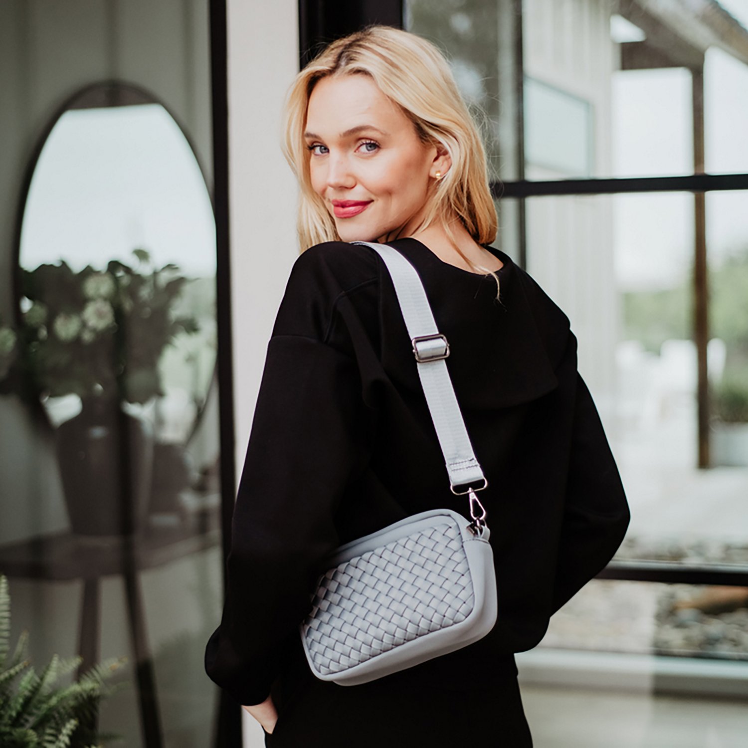 Katydid Women's Woven Crossbody Bag - view number 2