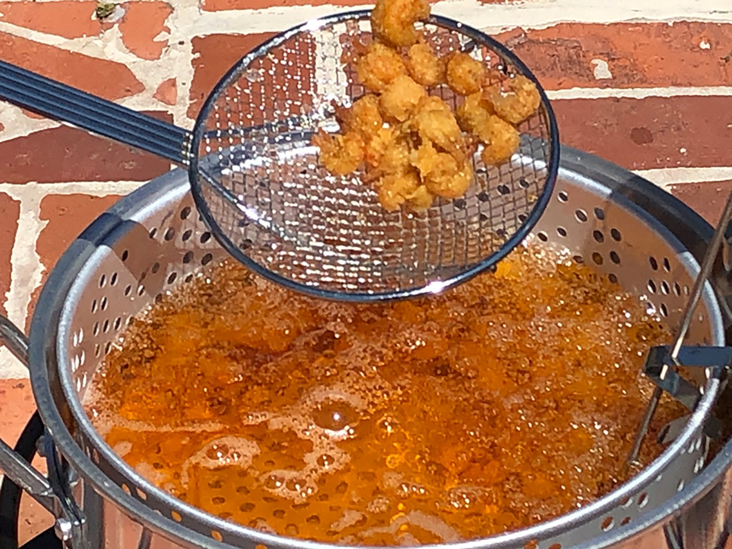 King Kooker 20 in Skimmer with 6 in Wire Mesh Bowl - view number 2