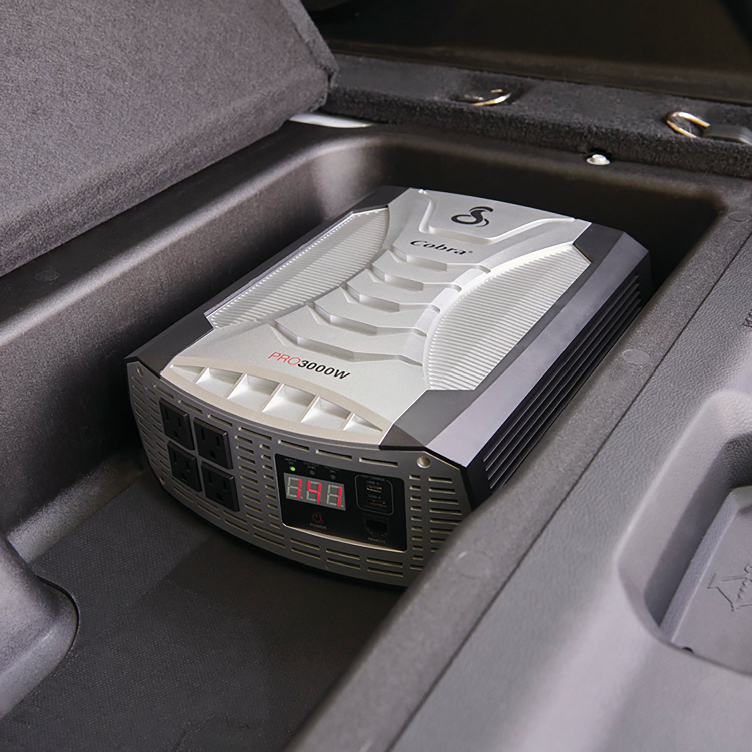 Cobra PRO 3000 Watt Power Inverter                                                                                               - view number 6