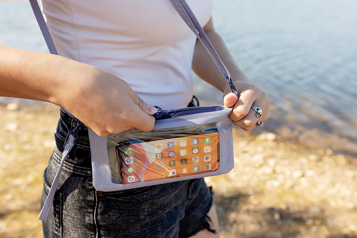 geckobrands Waterproof Mobile Pouch - view number 4