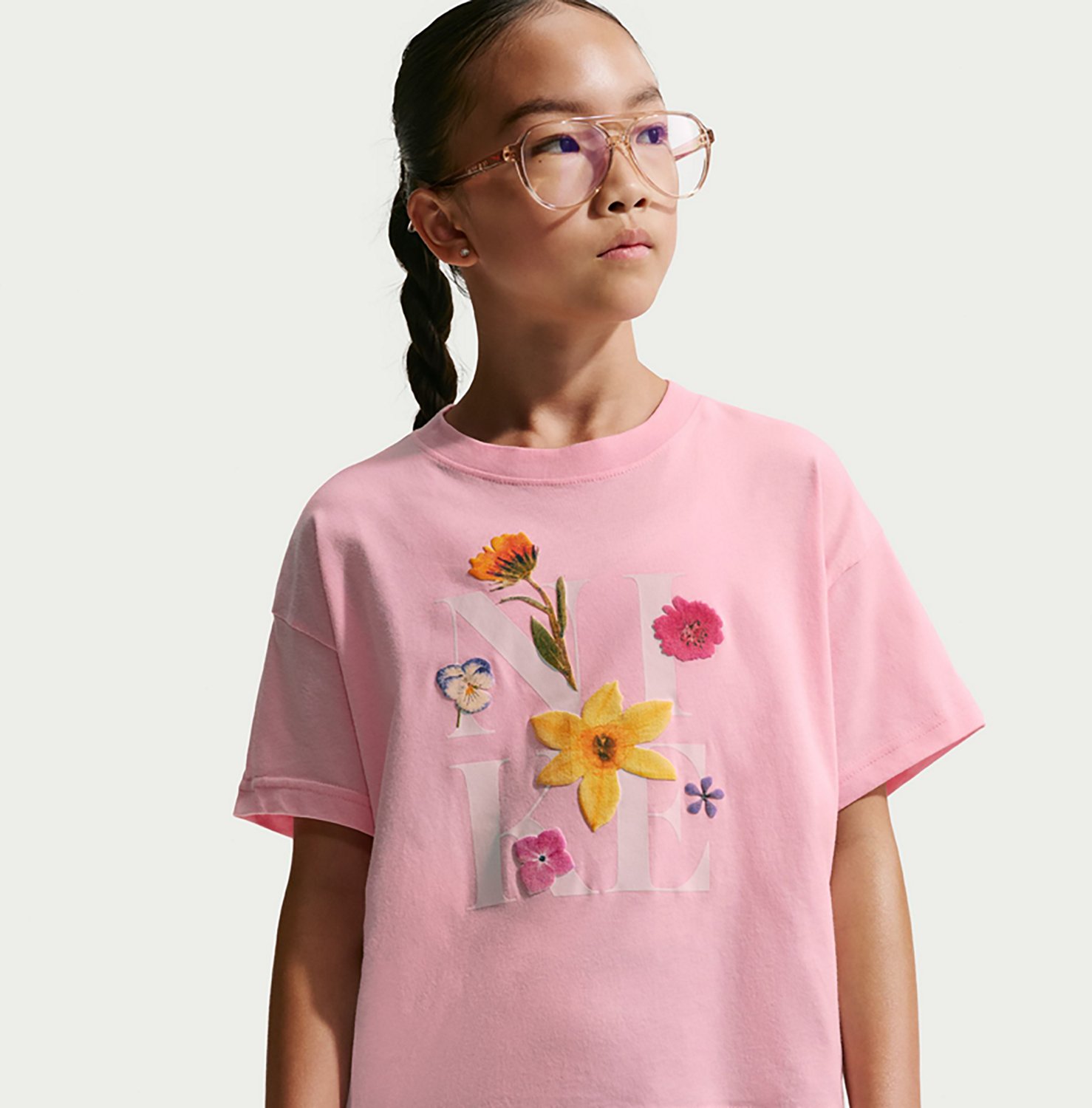 Nike Girls' Sportswear Essential T-shirt