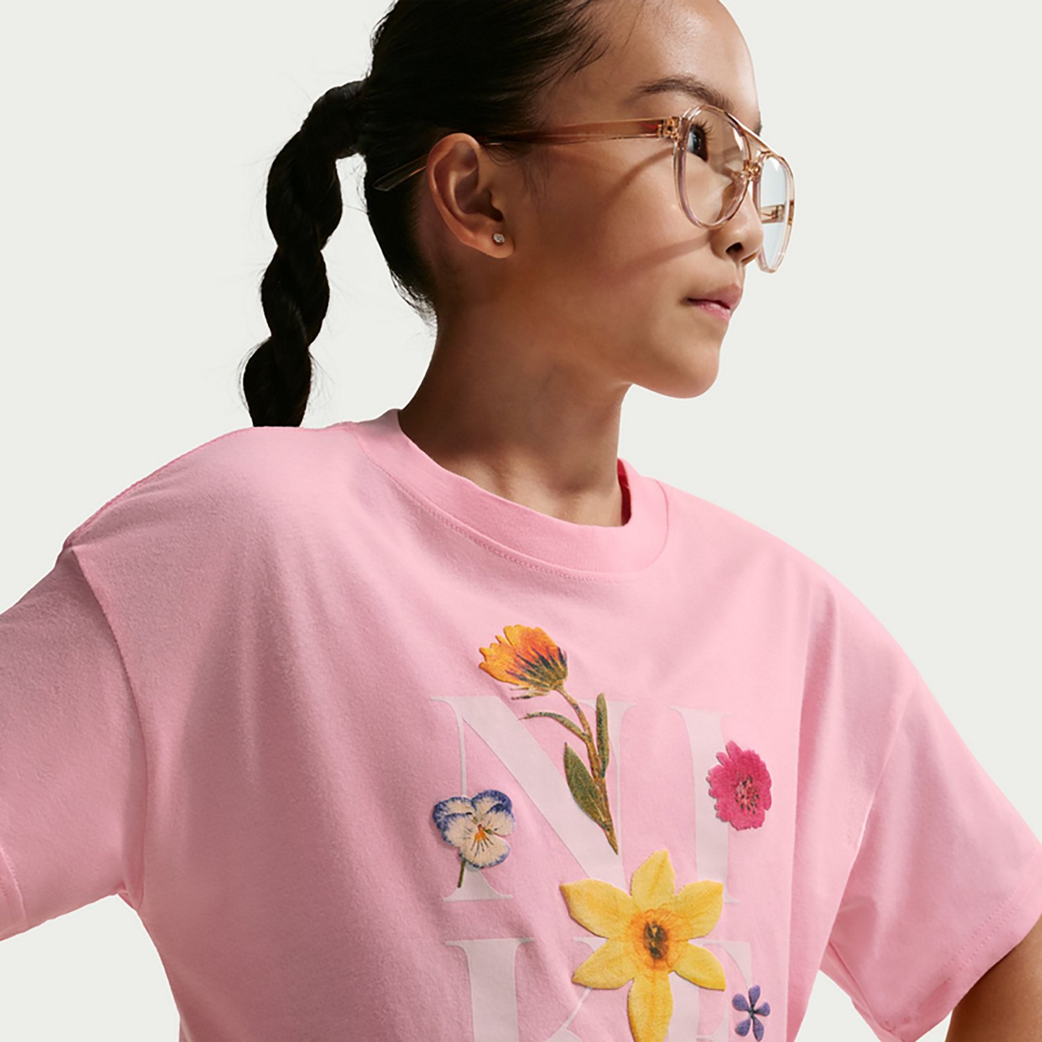 Nike Girls' Sportswear Essential T-shirt - view number 3