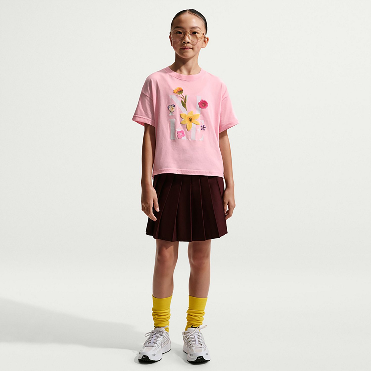Nike Girls' Sportswear Essential T-shirt - view number 4