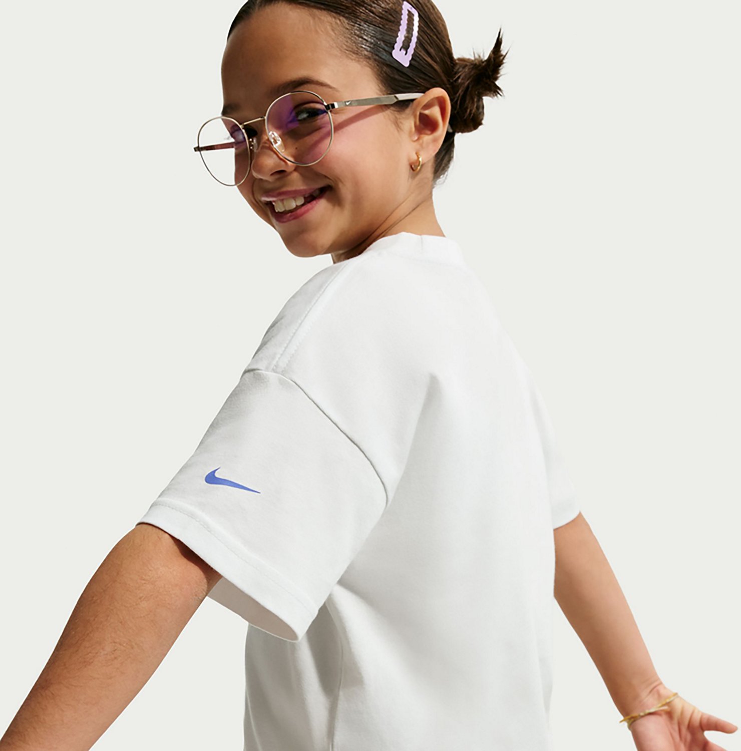 Nike Girls' Sportswear Essential T-shirt - view number 2