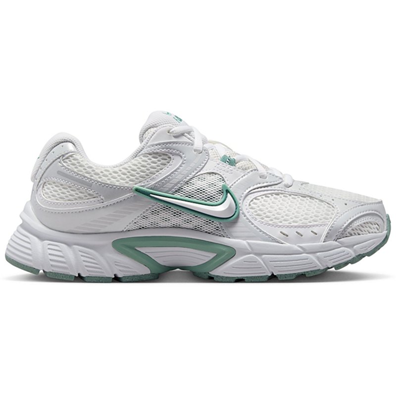 Nike Women's V5 Runner Shoes