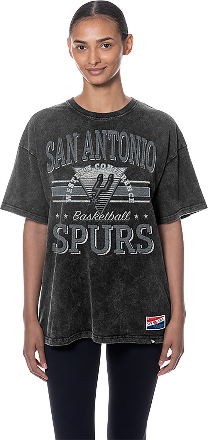 New Era Women's San Antonio Spurs Distressed Oversized Short Sleeve T-shirt