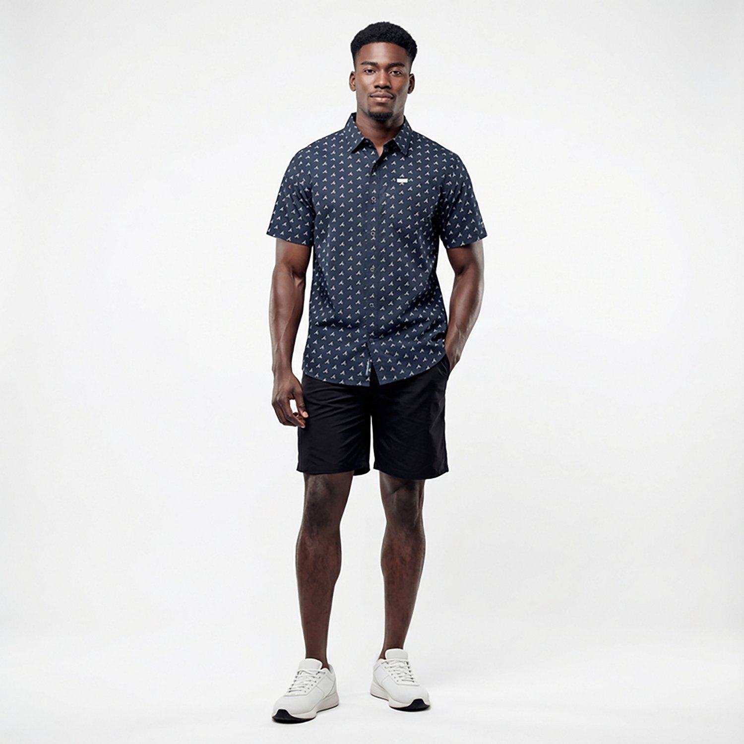 Columbia Sportswear Men's Atlanta Braves Micro Logo Super Slack Tide Primary Short Sleeve Shirt