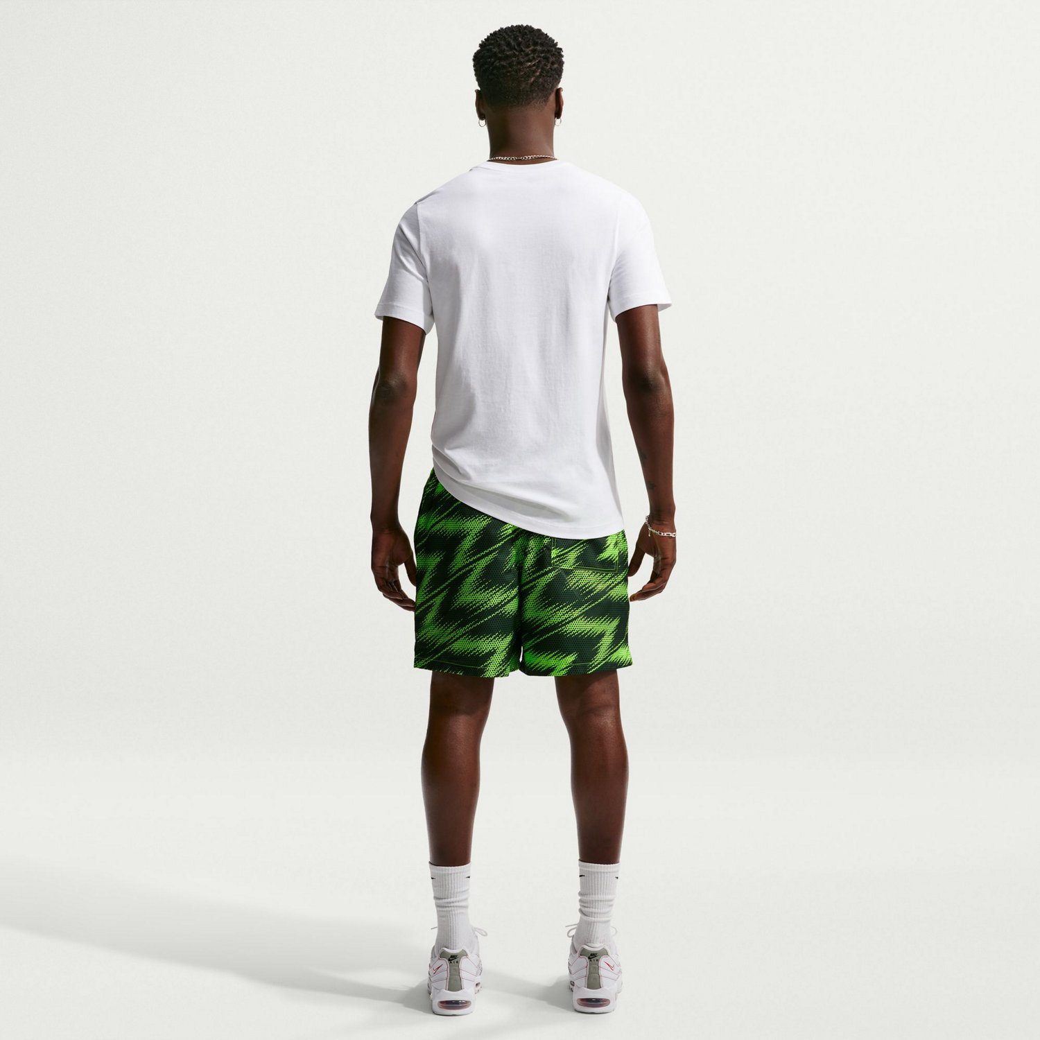 Nike Men's Nigeria World Cup 2026 Crest T-Shirt - view number 2