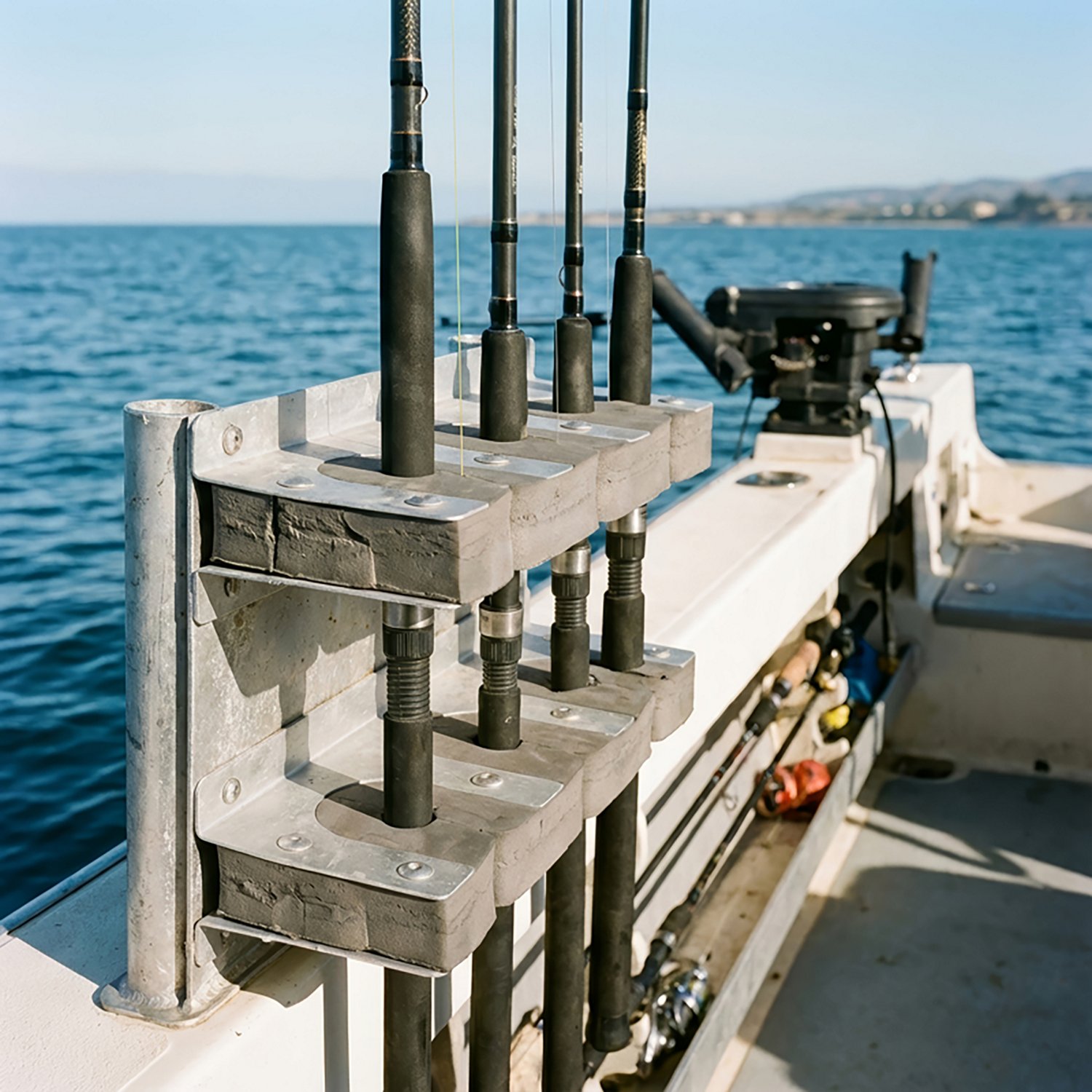 Marine Raider™ Aluminum 3-Rod Holder - view number 2