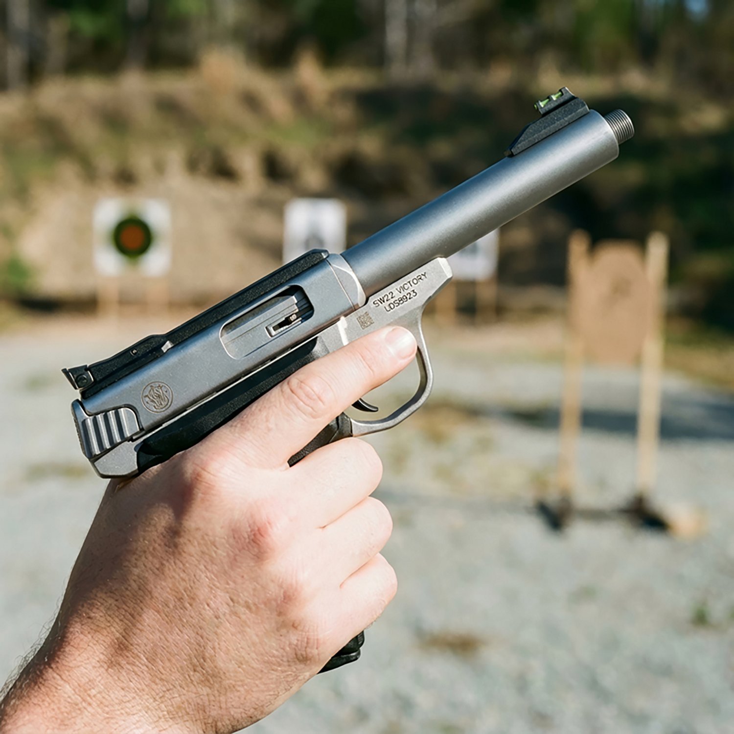 Smith & Wesson SW22 Victory Threaded Barrel Fiber Optic 22 LR Full-Sized 10-Round Pistol - view number 8