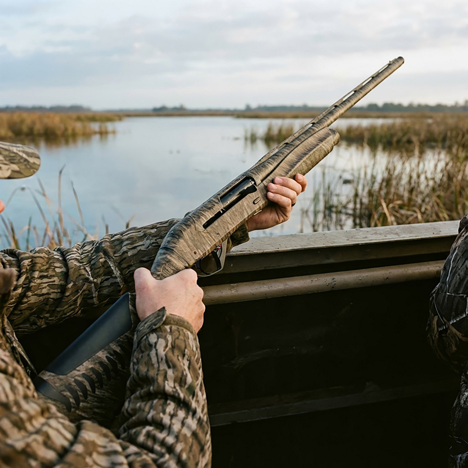 Benelli Super Black Eagle 3 MOBL 12 Gauge 28 in Semiautomatic Waterfowl Shotgun - view number 3