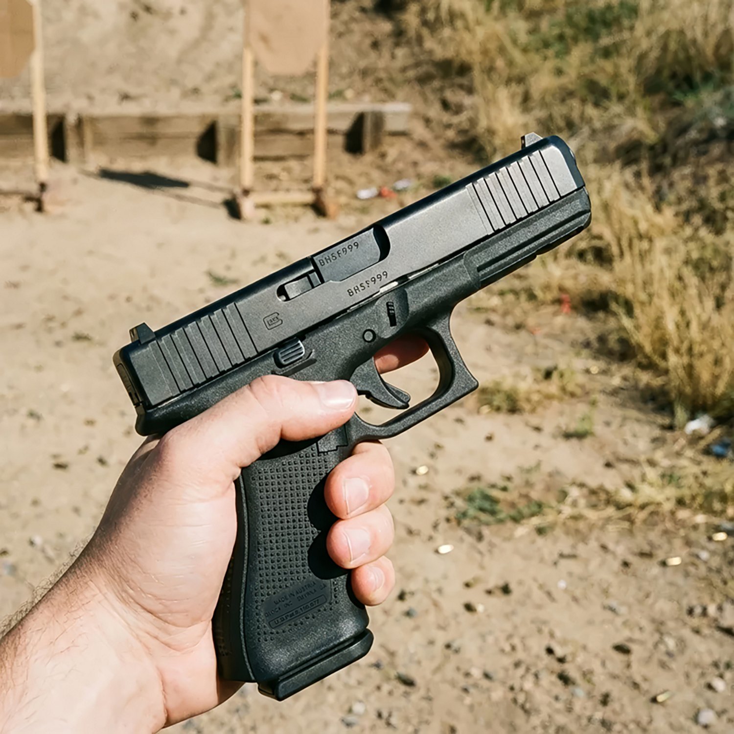 GLOCK 22 - G22 GEN5 Semiautomatic .40 S&W Centerfire Pistol | Academy