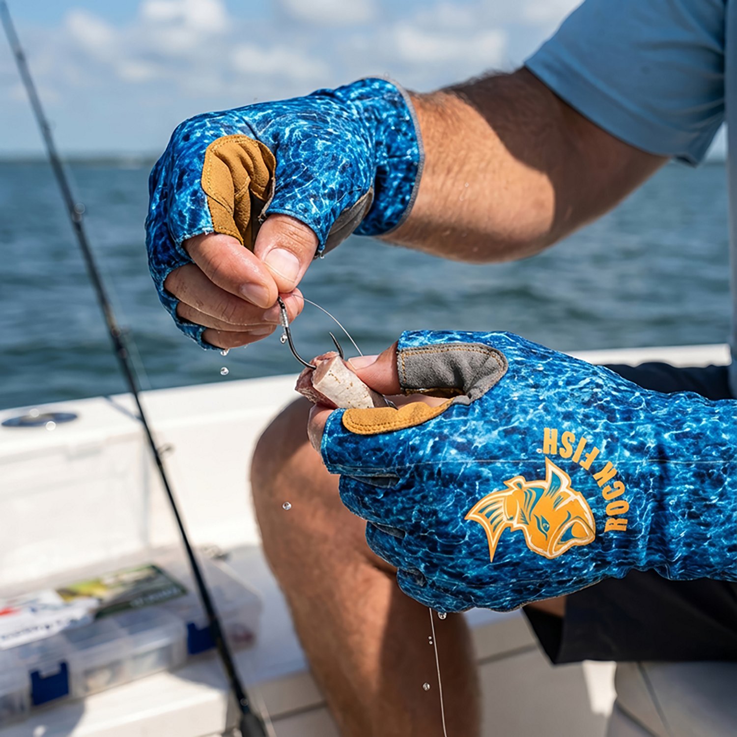 ROCK FISH Fish Baiter Mossy Oak Series Gloves - view number 2