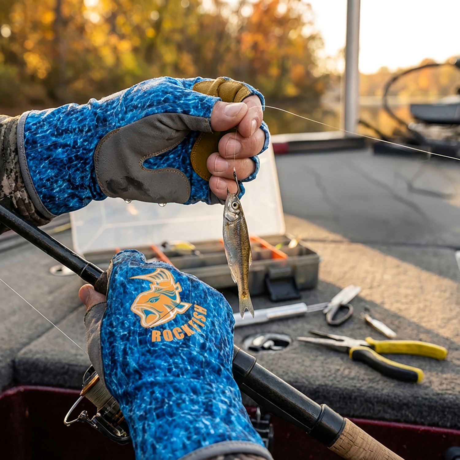 ROCK FISH Fish Baiter Mossy Oak Series Gloves - view number 3